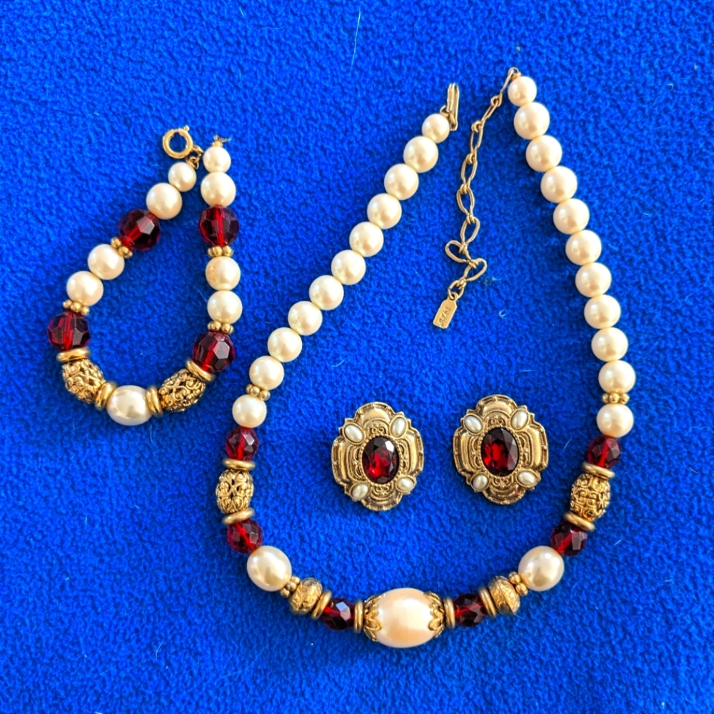 Vintage 1928 brand necklace set